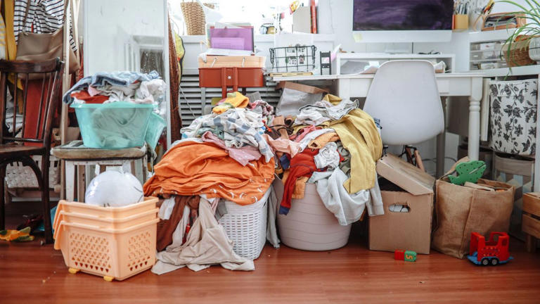 A professional's top 5 tips to declutter your bedroom for stress-free sleep