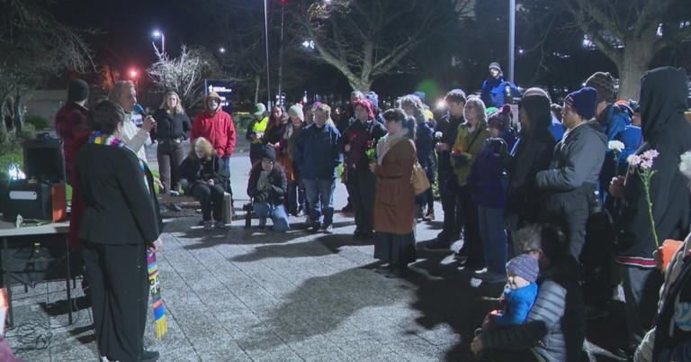 Hundreds gather at Portland ICE facility protest 2 days after shooting ...