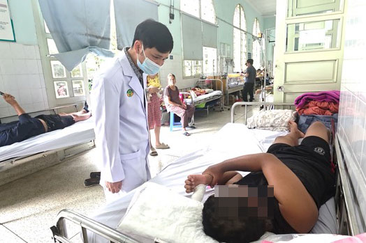 Chơi pháo tại nhà, một bệnh nhi nhập viện vì bỏng nặng