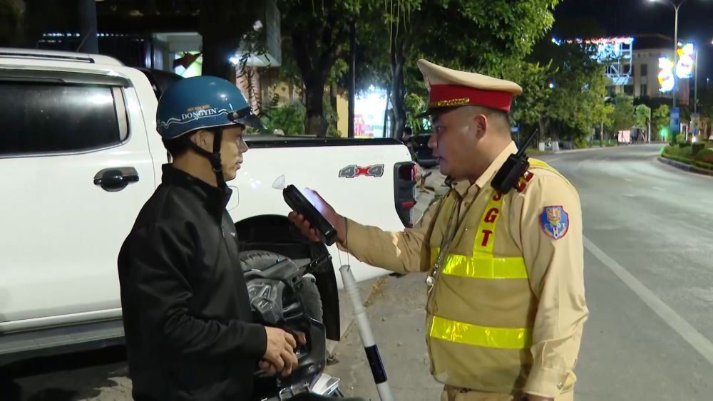 Siết chặt kiểm tra vi phạm nồng độ cồn dịp cuối năm