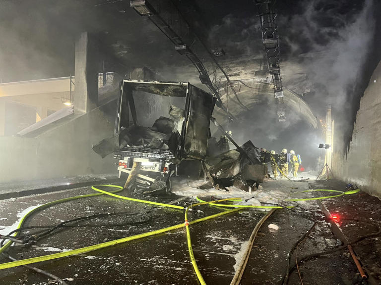 Nach Lkw-Brand: Tauernautobahn-Tunnel bleibt gesperrt, massive Staus