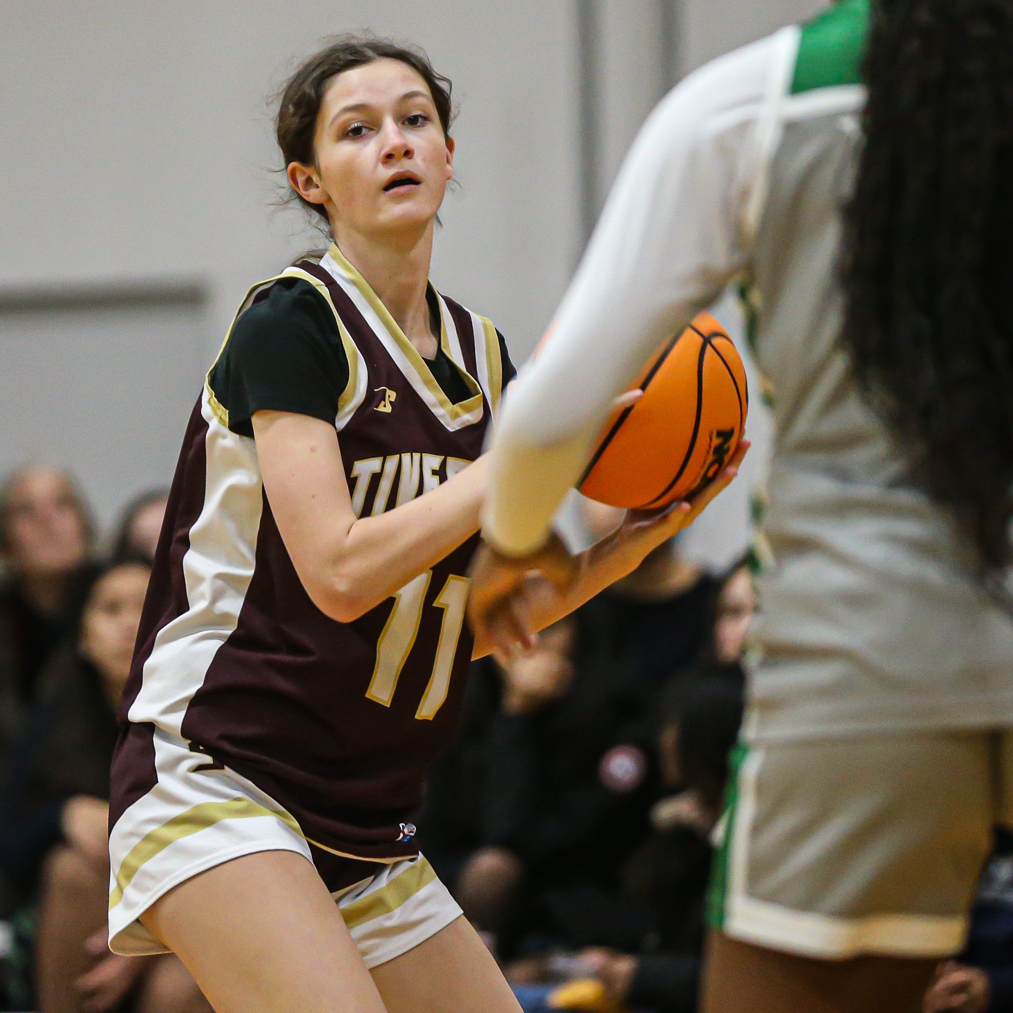 Who should be the week 9 Longplex athlete of the week in girls basketball?