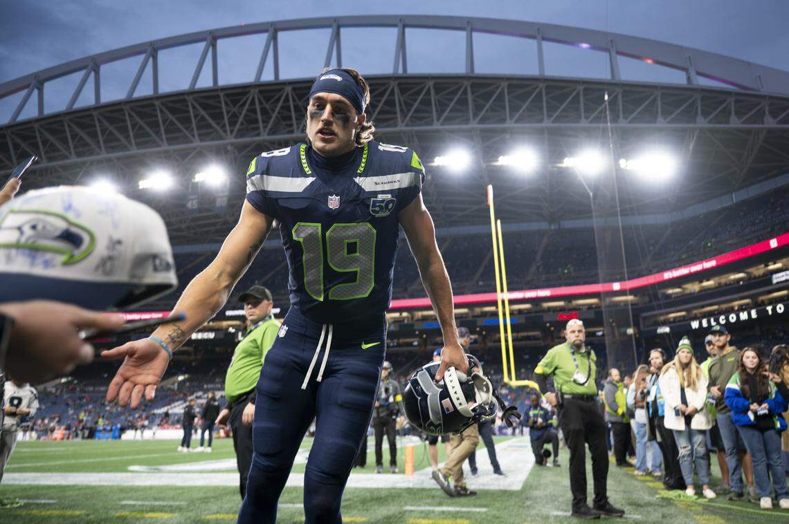 More Bobo confirmed: Seahawks match Jaguars, sign back Jake Bobo for ...