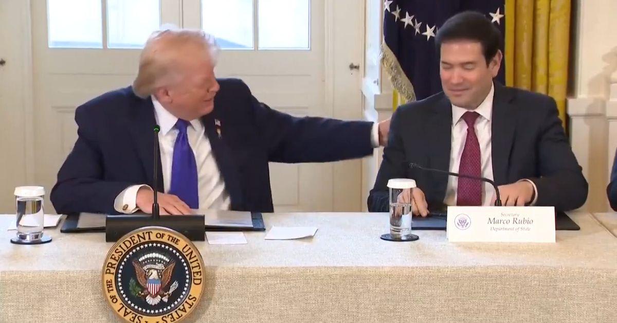'Senile' Donald Trump trolled for reading private note from Marco Rubio ...