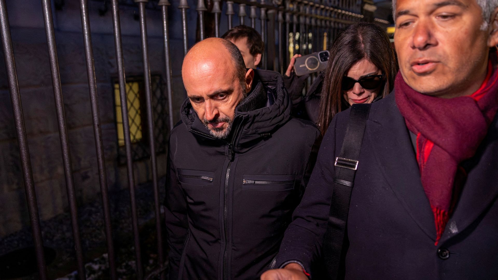 Crans-Montana: Betreiber von Unglücksbar gibt offenbar zu, dass Serviceausgang verschlossen war