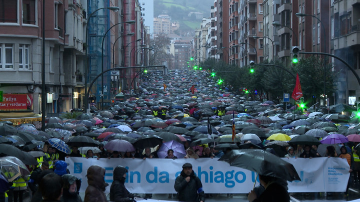 Miles de personas se manifiestan en Bilbao para pedir el fin de las ...