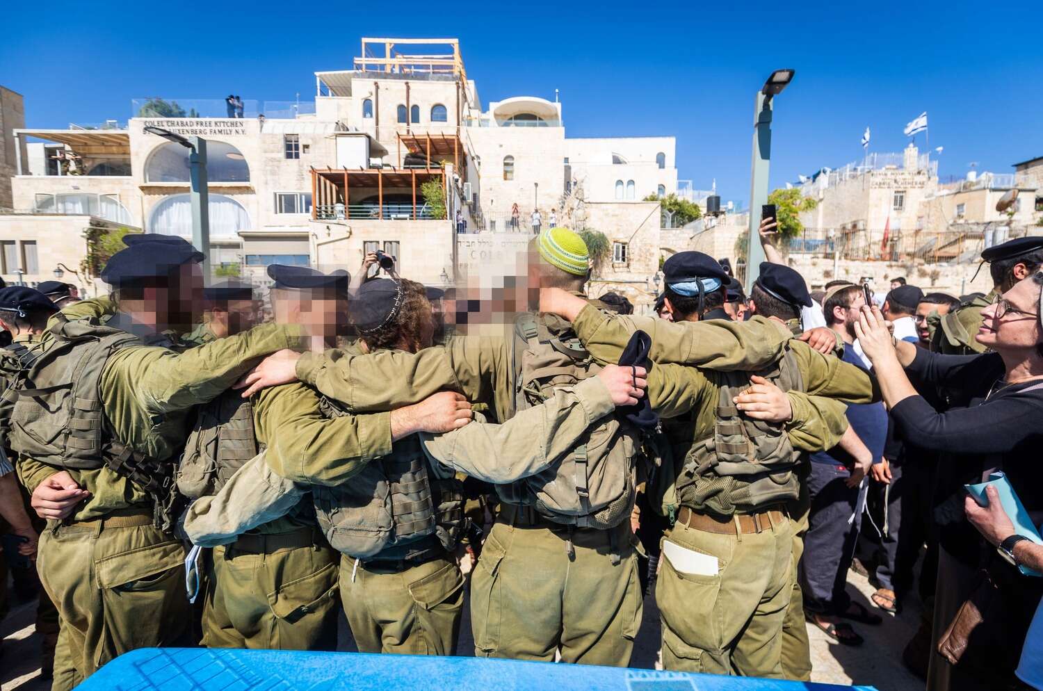 חרדים על מדים: 