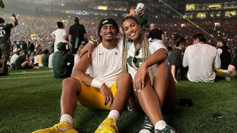 Jordan Love's wife Ronika shares defiant selfie in Chicago before ...