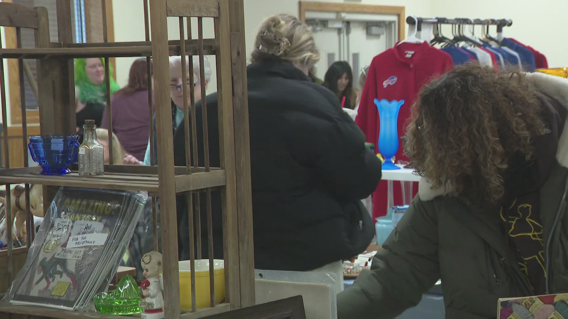 Popular flea market draws crowd to West Seneca
