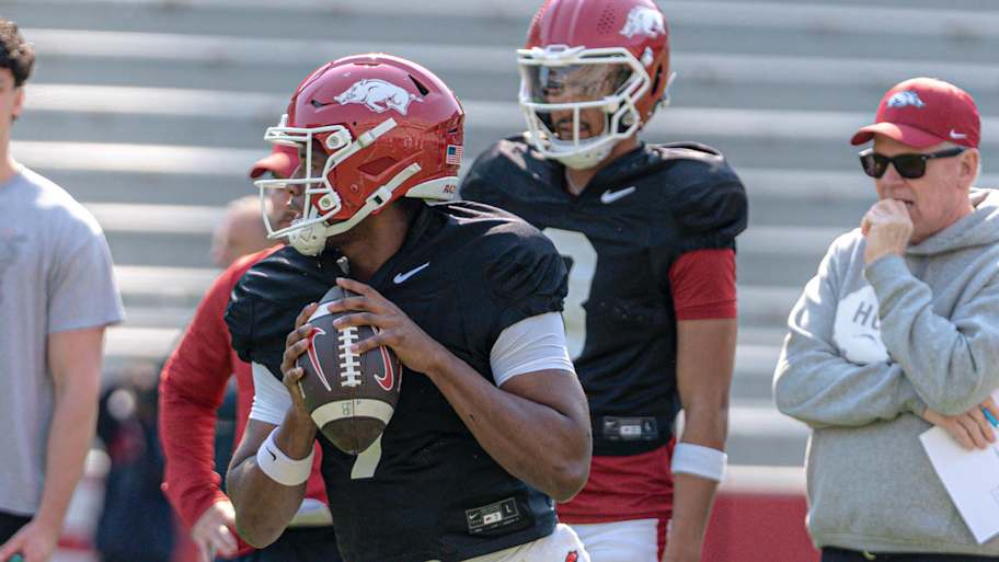 Razorbacks continue to finalize quarterbacks room with portal addition