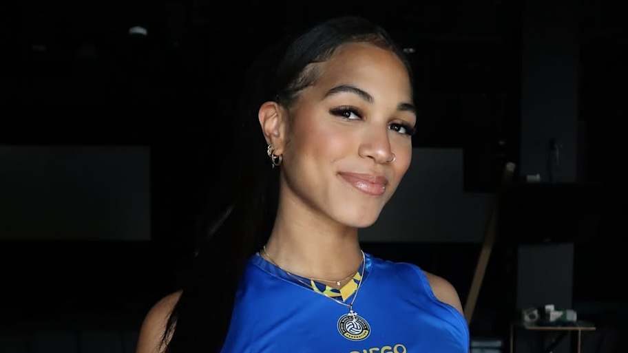 Jordan Love's wife Ronika shares defiant selfie in Chicago before ...
