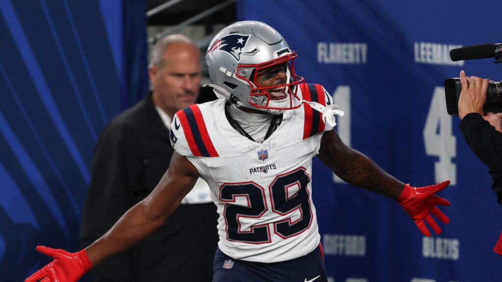 Patriots make surprising roster add before playoff matchup with Chargers<br><br>