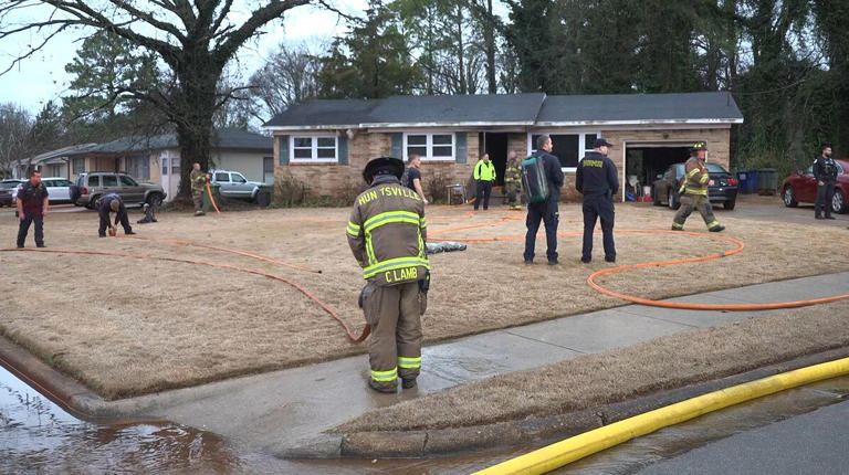 Huntsville Fire & Rescue responds to house fire