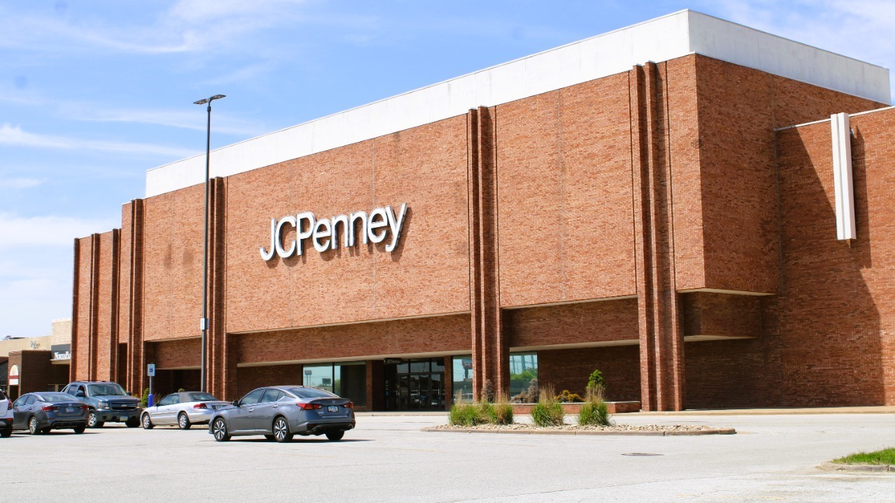 JCPenney rescue deal implodes, 120 stores face the axe<br><br>