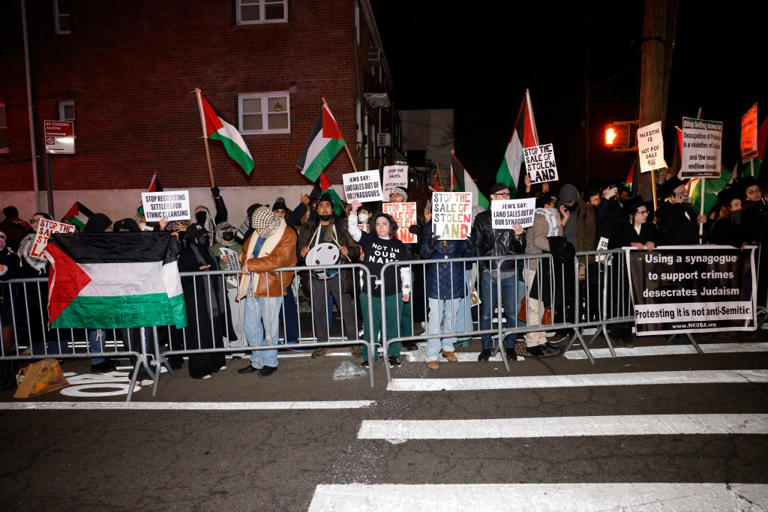 Anti-Israel AOC rips Hamas supporters for descending on Queens ...