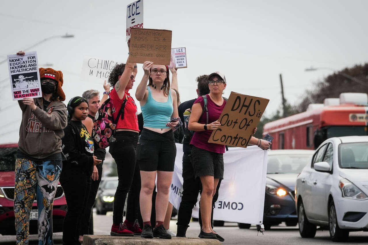 Recap: Day 3 of Austin protests over ICE shooting of Renee Nicole Good<br><br>