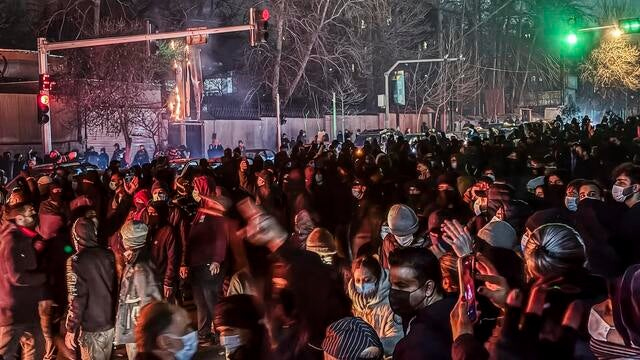 Anti-government protests rage on in Iran as Trump issues fresh warning ...