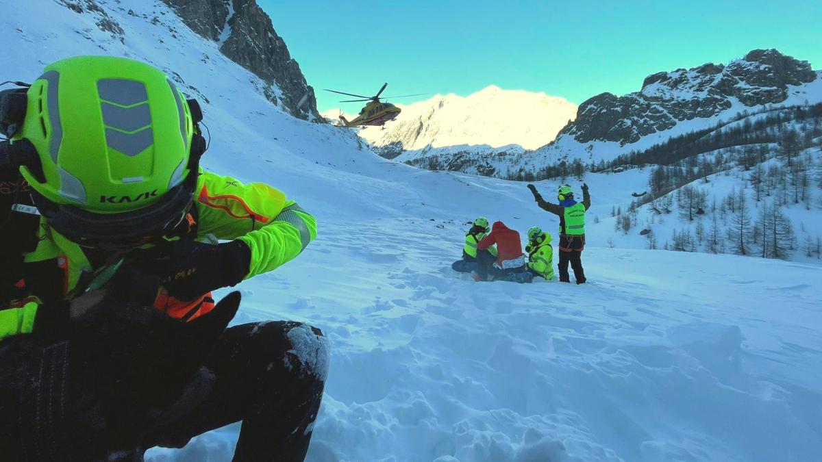 Tres esquiadores mueren en los Alpes franceses sepultados por dos ...