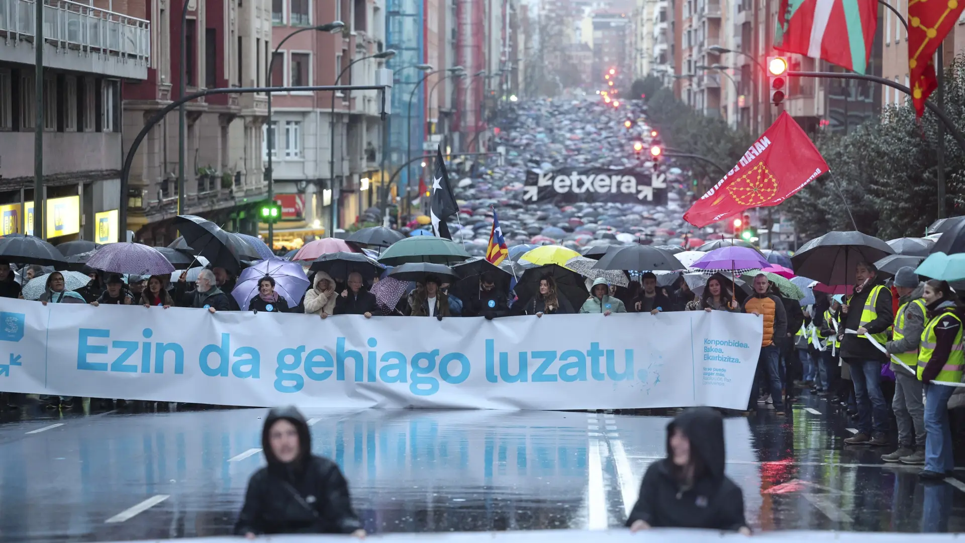Miles de personas se manifiestan en Bilbao exigiendo derechos para los ...