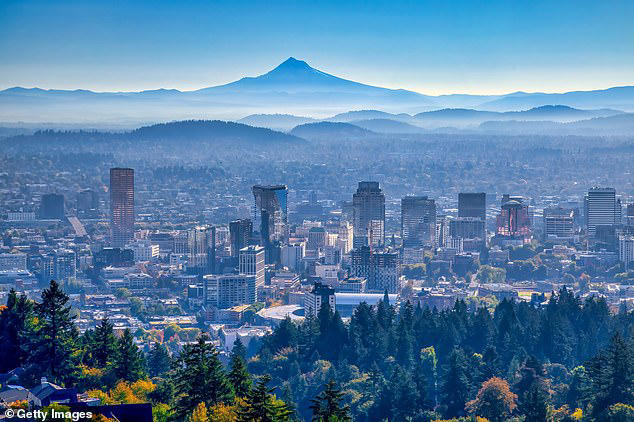 Maps show the 20 hotspots Americans are flocking to in droves and the ...