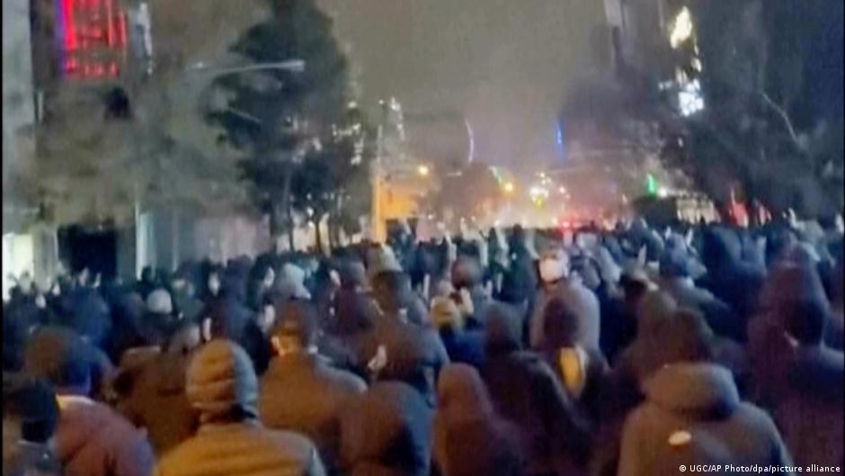 Iran: Protests persist as regime warns US, Israel of strike<br>