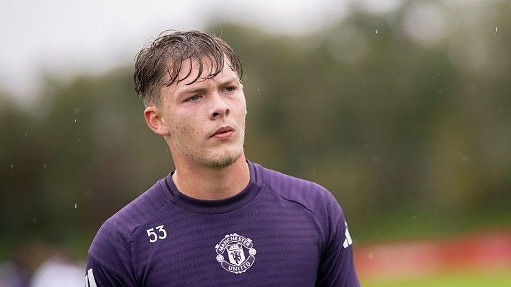 Mather pone fin a su estancia en el Manchester United después de 14 años