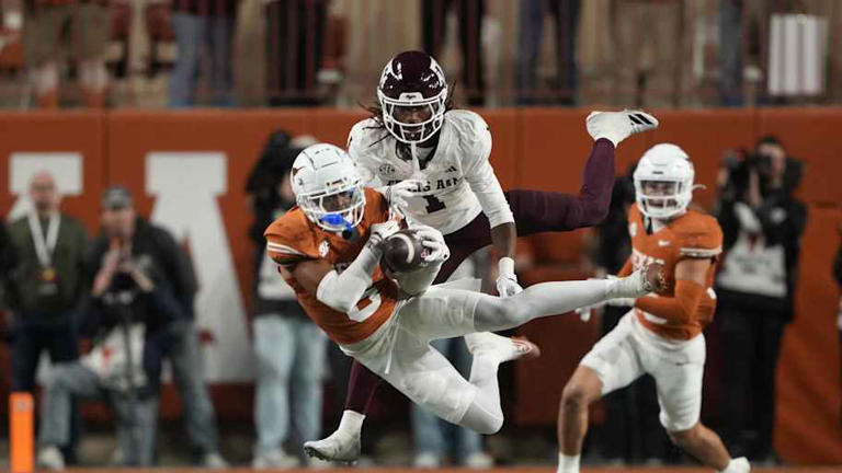 Texas Longhorns DB Kobe Black returns to program after brief portal stint