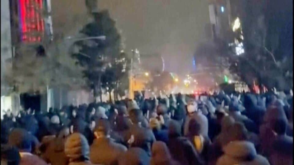 Iran news: Massive military build-up reported as protests intensify, US ...