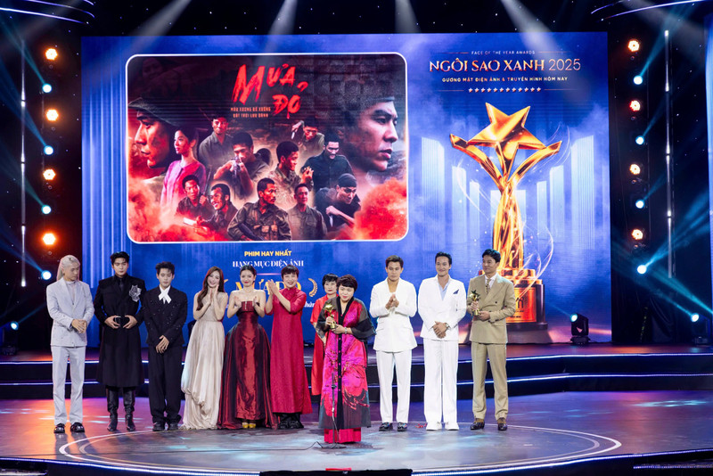 'Mưa đỏ' càn quét giải thưởng, Đặng Thái Huyền là đạo diễn xuất sắc