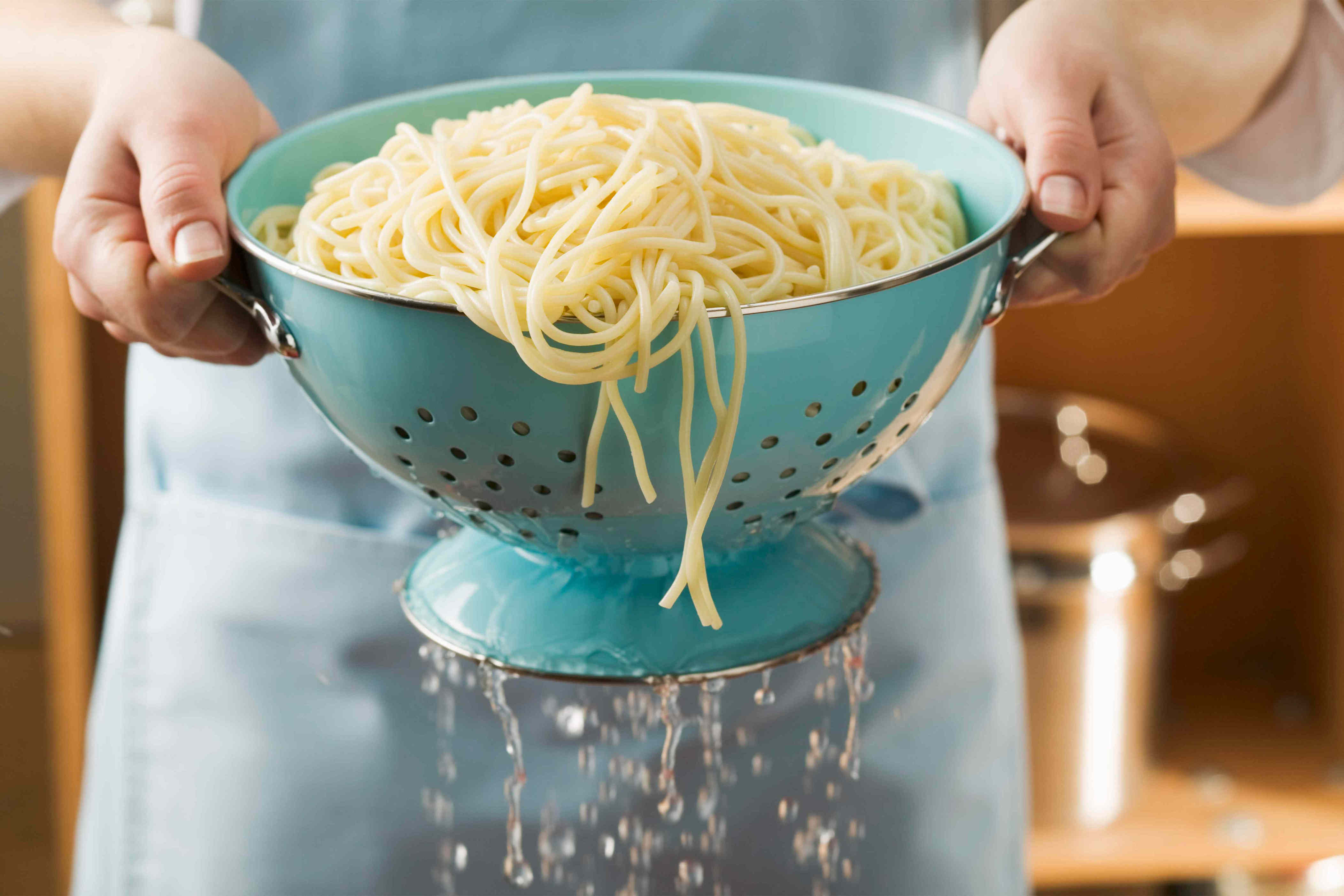 Low on kitchen space? Replace your bulky colander with these $5 space ...