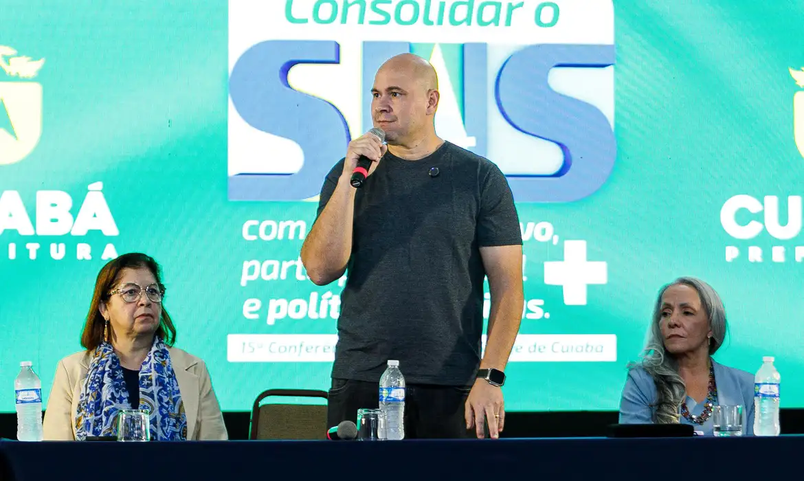 Bolsonarista, prefeito de Cuiabá diz torcer para que "nem todas as servidoras engravidem"