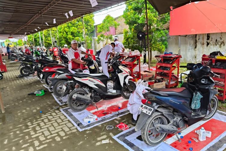 AHM hadirkan layanan service motor gratis dan dukung pemulihan bencana di Sumatera