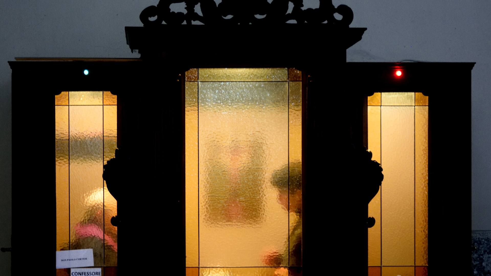 Arizona bill calls for clergy to report or testify about certain confessions<br><br>