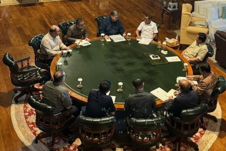 Prabowo gelar rapat terbatas di Hambalang, bahas rencana peresmian RDMP Balikpapan Senin besok