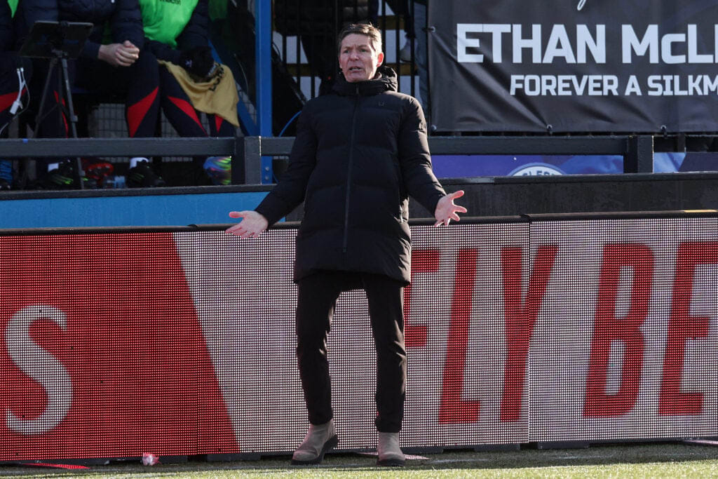 Oliver Glasner exige cambios tras la terrible derrota del Crystal Palace en la FA Cup: «Creo que nuestros sub-21 habrían hecho…»