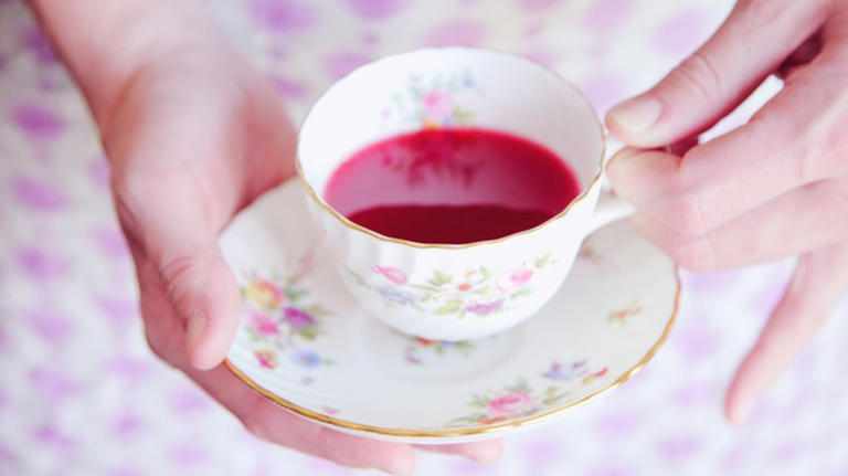 The origins of raising your pinky when drinking tea