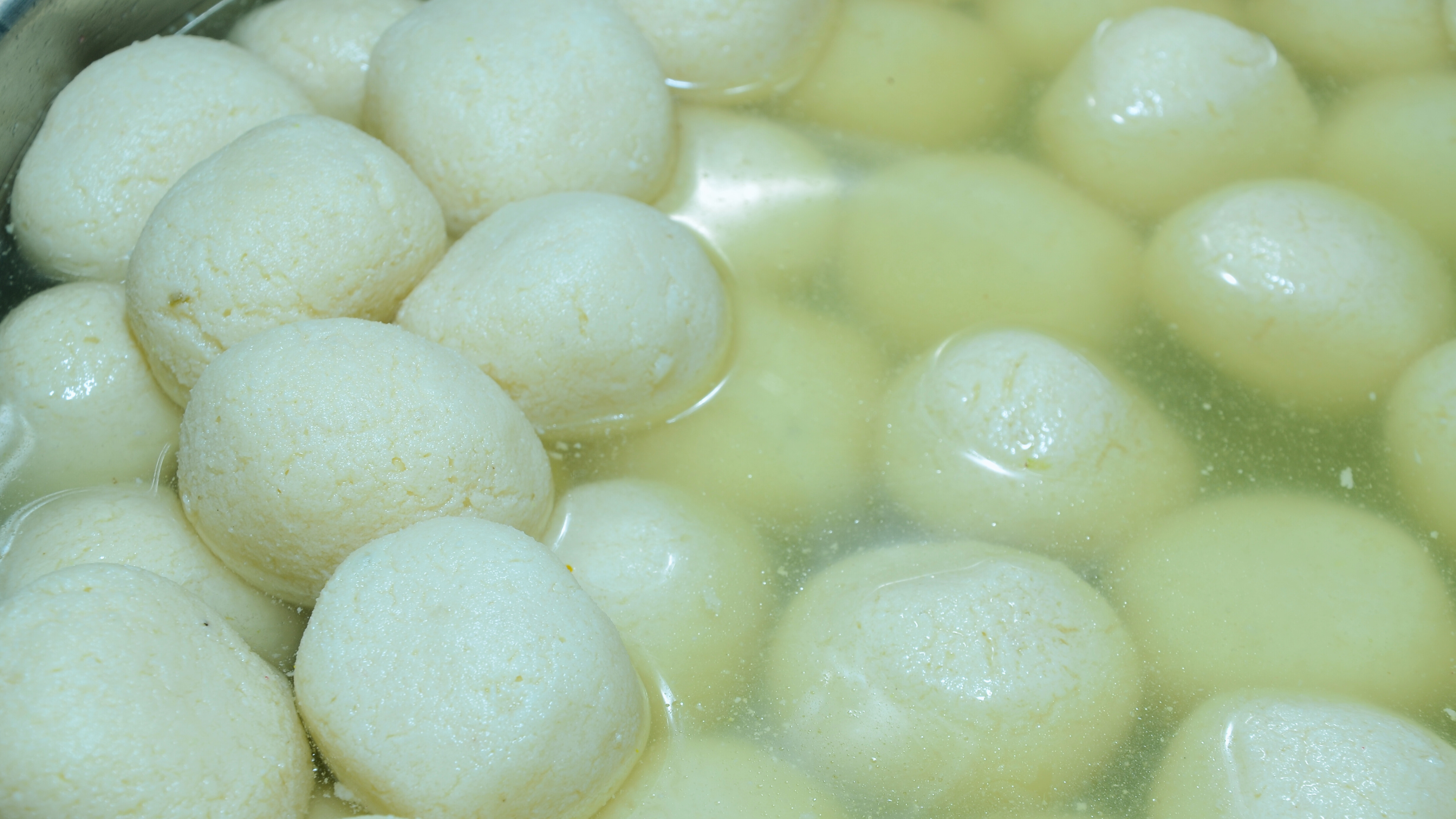 Kolkata, West Bengal — Rasgulla and Sandesh