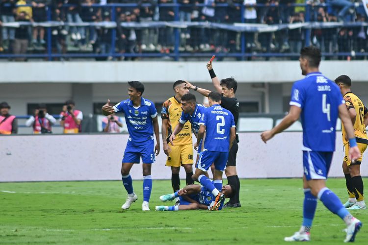 Rapor kartu merah Persija tiap jumpa Persib: Bruno Tubarao terbaru