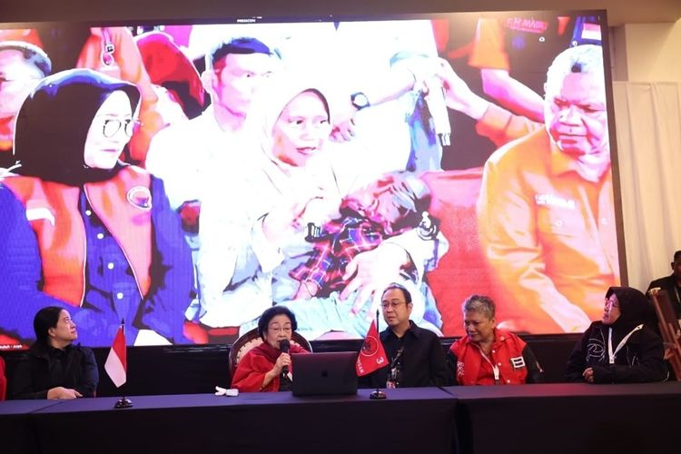 Dialog dengan korban bencana, Megawati: Sekolah segera dibersihkan agar anak-anak kembali belajar