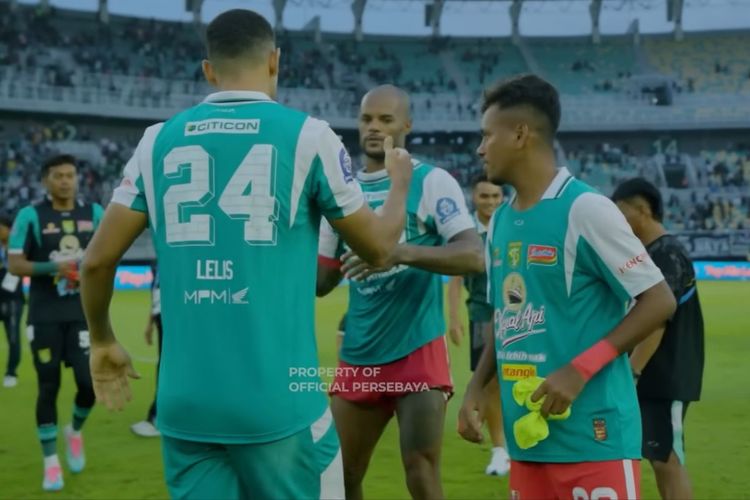 Bikin Bonek meleleh! David da Silva dan Alwi Slamat ikut nyanyi Song for Pride usai dikalahkan Perse