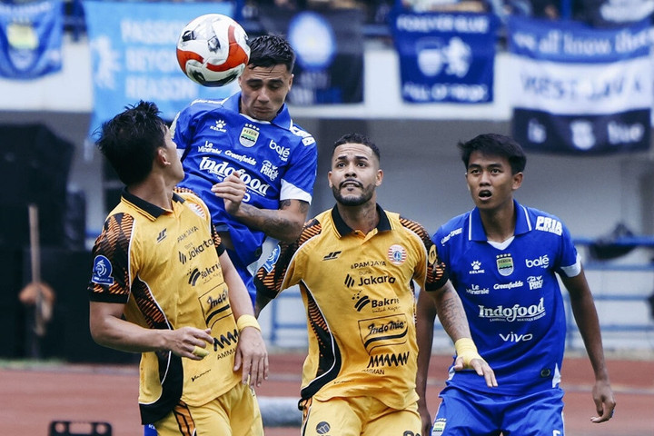 Bojan Hodak ogah jemawa usai Persib tekuk Persija: Juara paruh musim tak penting