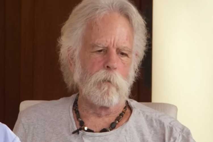 Morre Bob Weir, um dos fundadores da banda ‘Grateful Dead’, aos 78 anos