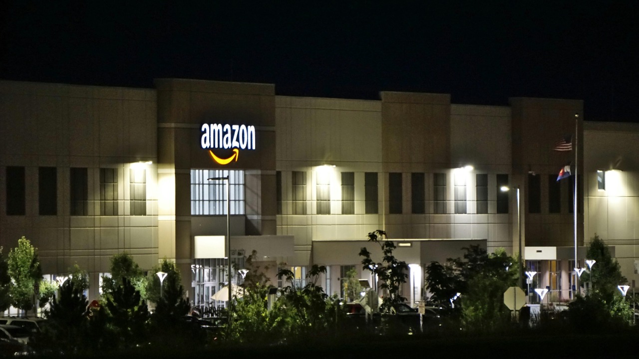 Amazon wipes out a Missouri hub workforce overnight<br>
