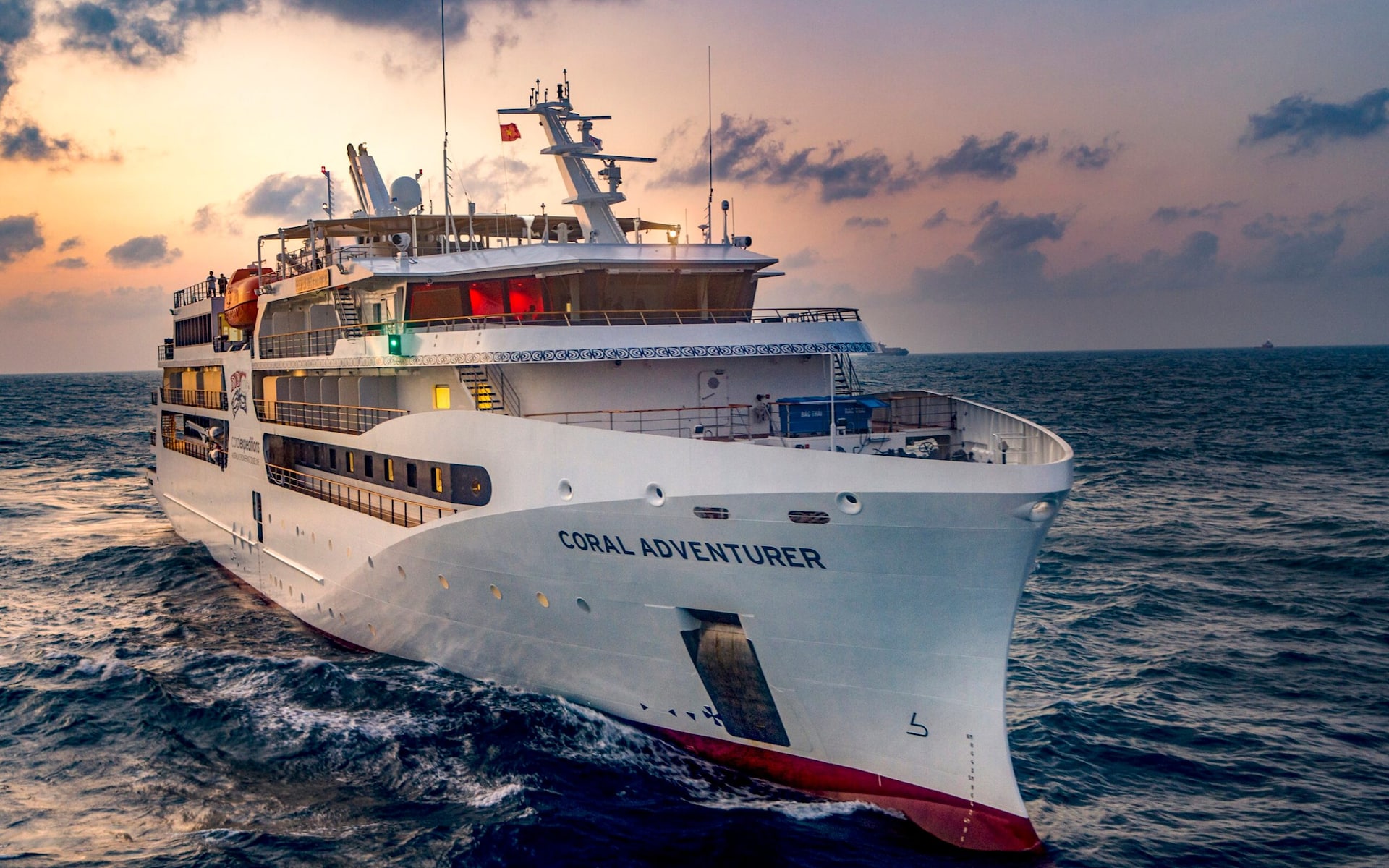 Cruise ship hits coral reef on first trip since abandoning passenger on island<br><br>