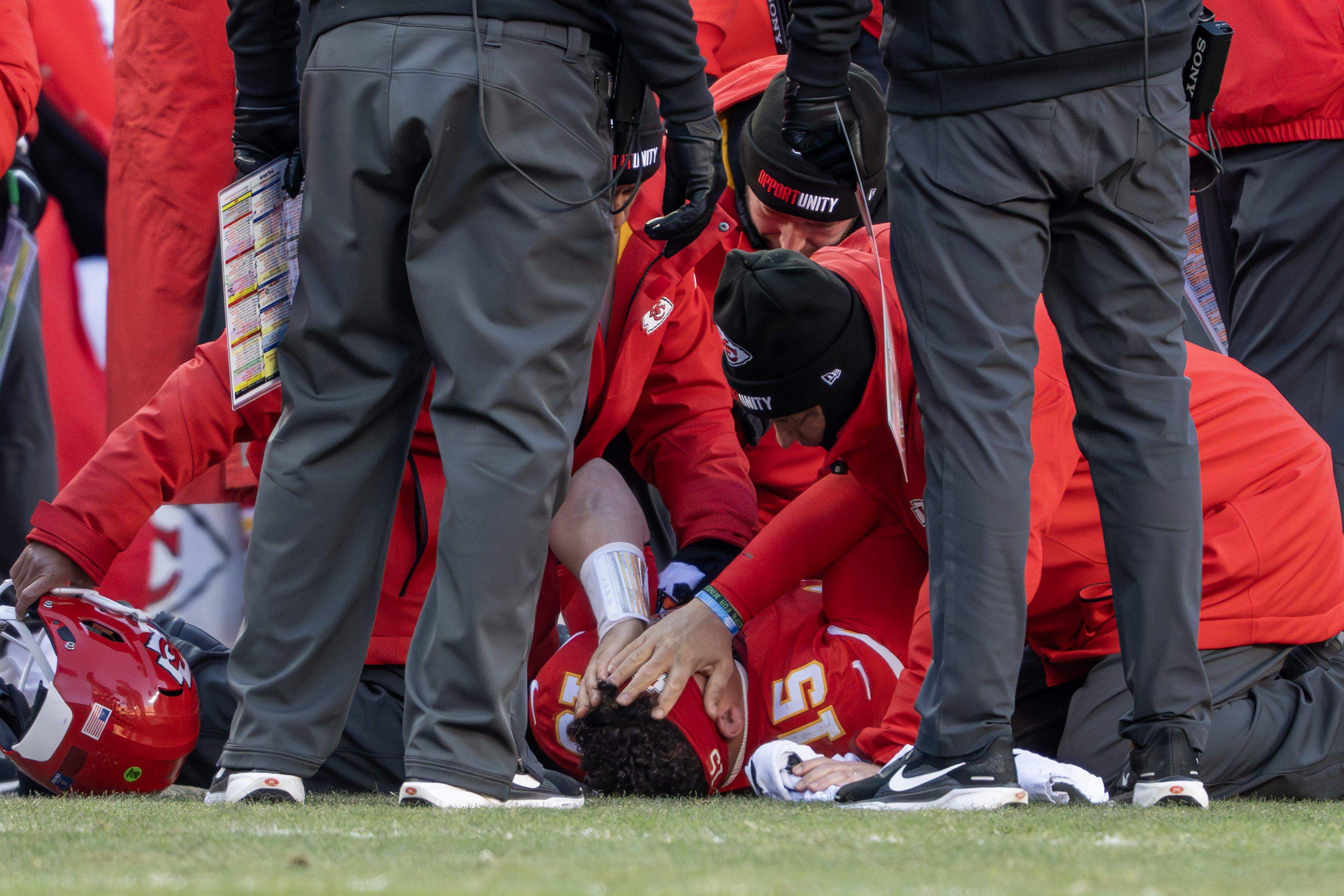 Video shows Chiefs' Patrick Mahomes is making progress in return from ...