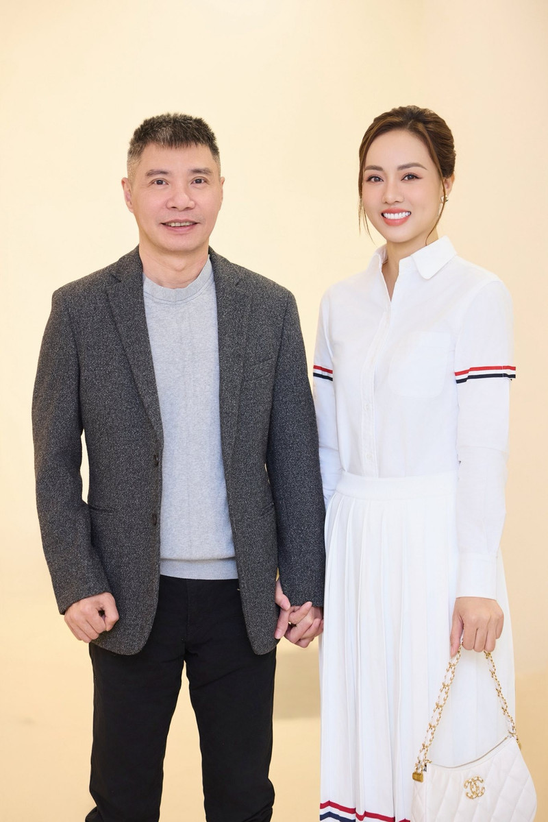 Vợ NSND Công Lý và nỗi lo chồng mất chức, hai tháng không có thu nhập