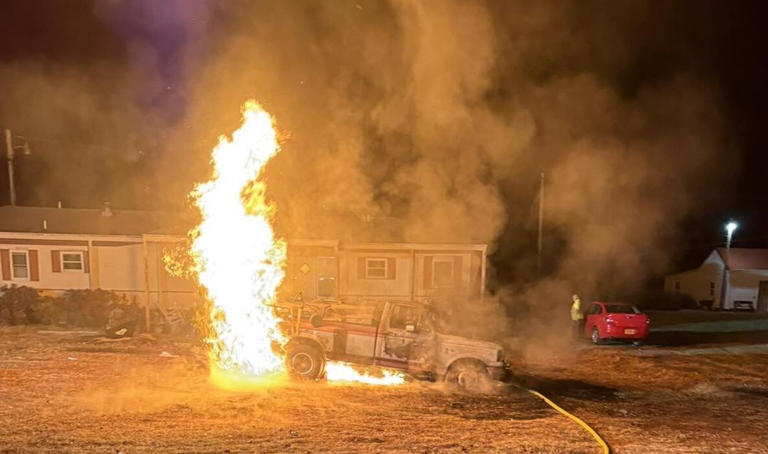 No injuries reported in Gretna truck fire