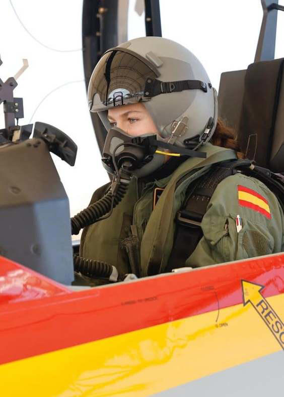 El resumen del año de Leonor en imágenes: de su debut tocando los bongos en Brasil a la complicidad con su padre