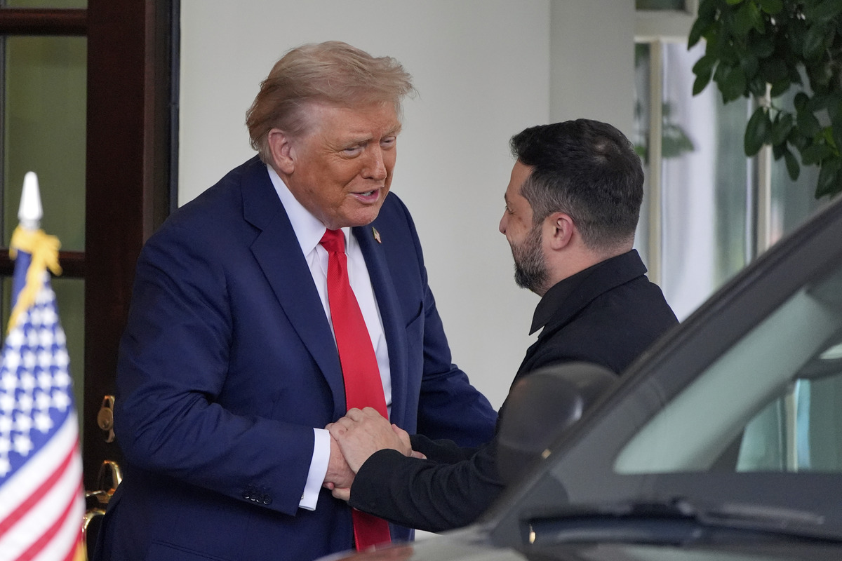 Ukraine strikes Russian oil refinery ahead of Trump-Zelensky talks<br><br>