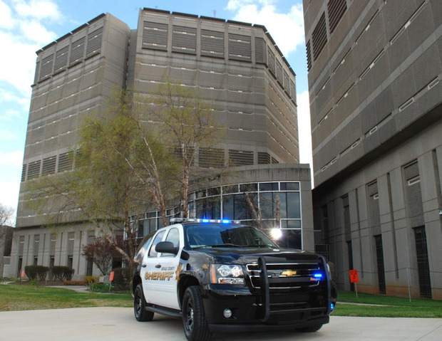 Ba tù nhân Mỹ vượt ngục, bắt cóc nữ tài xế công nghệ